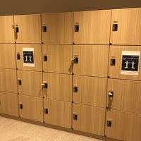 大浴場のロッカーは蜜を避けて、使える場所を制限