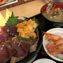 本日丼、マグロとウニにウニトッピング