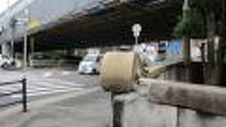 欄干がカールしている橋