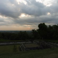 遺跡と夕日