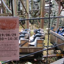 一回転するジェットコースターです なかなか楽しくて ファストパス取って乗る価値あります By Juniper Breeze レイジングスピリッツのクチコミ フォートラベル