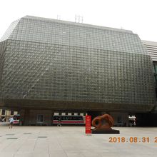 ユニークな外観の建物