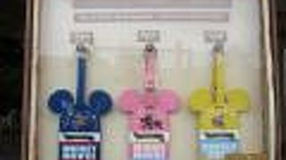 自分の名前入りのラゲージタグなどが作れます。　値段もリーズナブル!