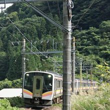 場所①湯檜曽駅上りホームに向かってくる電車を撮影