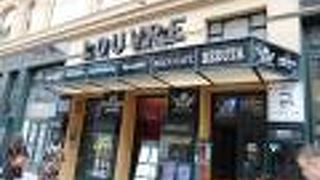 ガイドブックに有名人御用達のお店と紹介されてました