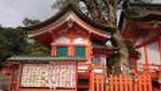 上宮の左側にある小さな神社