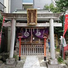 鳥居と祠