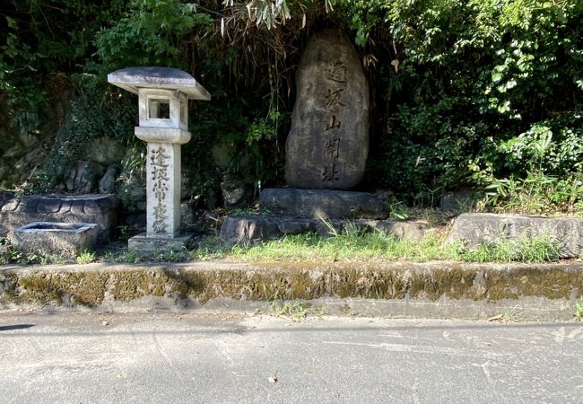 これやこのゆくもかえるもわかれては知るも知らぬも逢坂の関～蝉丸～