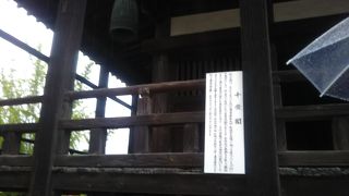 入母屋造りの経堂