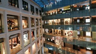 ミュージアムや屋上庭園は無料です