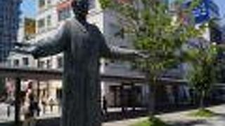 立派なフランシスコザビエルの銅像