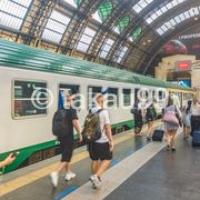 ミラノはトレニタリア（ＦＳ）以外のミラノ・ノルド鉄道、近郊鉄道、メトロなどが発達しているので、イタリアの他の町よりはトレニタリアの利用頻度は相対的に下がりますよ。
