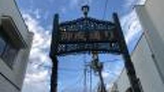 こちら側の方が観光向けじゃないお店が多い。