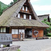 ほとんど改造されていない合掌造り建物を活かした資料館