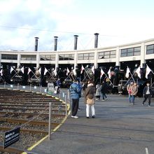 圧巻の機関車庫