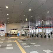JR岐阜駅から徒歩５～６分。直結はしていません