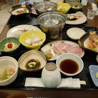 夕食はしゃぶしゃぶメインの和食。