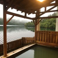 朝の露天風呂の様子。