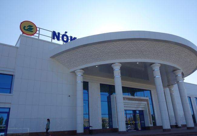 ヌクス空港 (NCU)