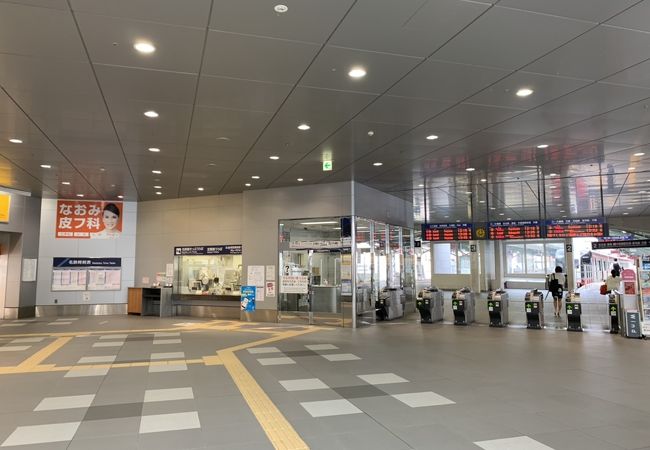 JR岐阜駅から徒歩５～６分。直結はしていません