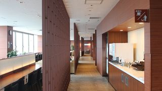 だいぶ端にあります