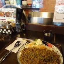 スパイシーカレー、本格的なタイ米でした。