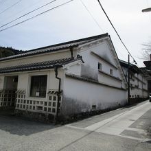 なまこ壁のお洒落な建物