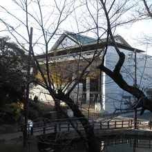 亀城公園から見る博物館