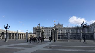 普段は中に入れる