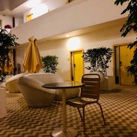 部屋の外のくつろぎスペース。