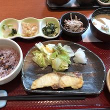 ヒラス西京焼きと貝汁定食