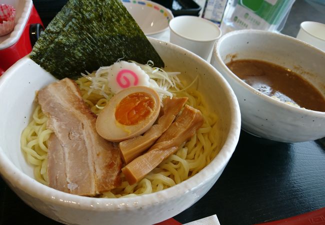 パサール三芳にあるラーメン屋　芳麺