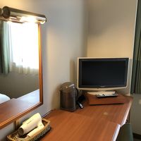 鏡と机とテレビ