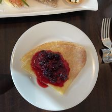 シェフが目の前で作ってくれるクレープシュゼットも