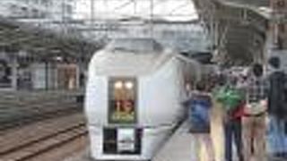 かつては豪華特急６５１系が使われていました