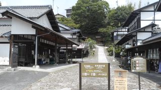 うまく整備され演出された懐かしの宿場町