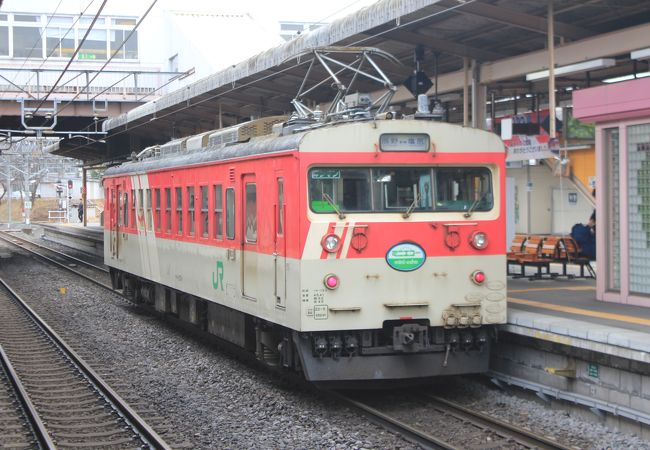 かつては１両の１２３系電車で塩尻から辰野まで結んでいました