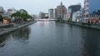 徳島の中心部を流れる川