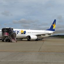 茨城空港はタラップ搭乗・降機です。