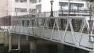 東堀川に架かる橋です