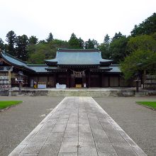 拝殿 / The hall of worship