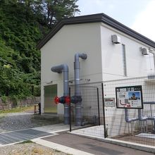 ここが三王岩への遊歩道入口。看板が出ています。