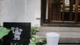 有名なチョコレートショップ＆カフェです