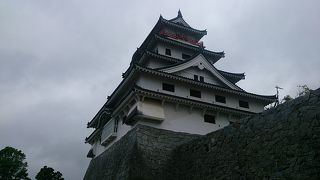 海沿いにあるきれいなお城