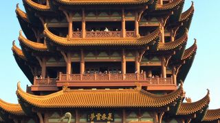 【黄鶴楼】上るのは階段ですが、エレベーターもあります。