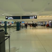 夕方は出発便も少ないので閑散としています