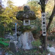 三滝川の渓流に沿って