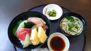 1000円足らずの簡単な海鮮丼