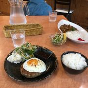 美味しいハンバーグとカレーが魅力の、糠平のレストラン。