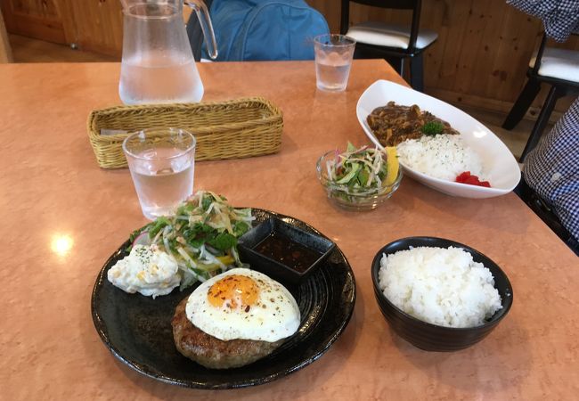 美味しいハンバーグとカレーが魅力の、糠平のレストラン。